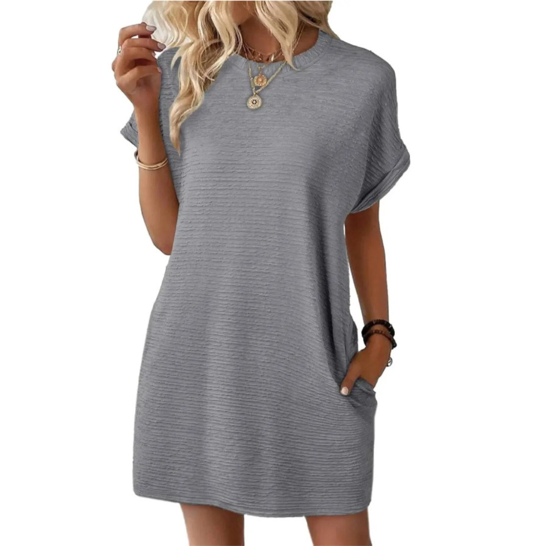 Yvette | Minimalistische zomerjurk met ronde hals en tijdloze eenvoud