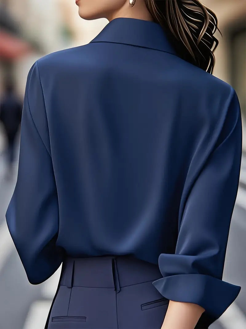 Amiliana | Luxe blouse met verborgen knoopsluiting