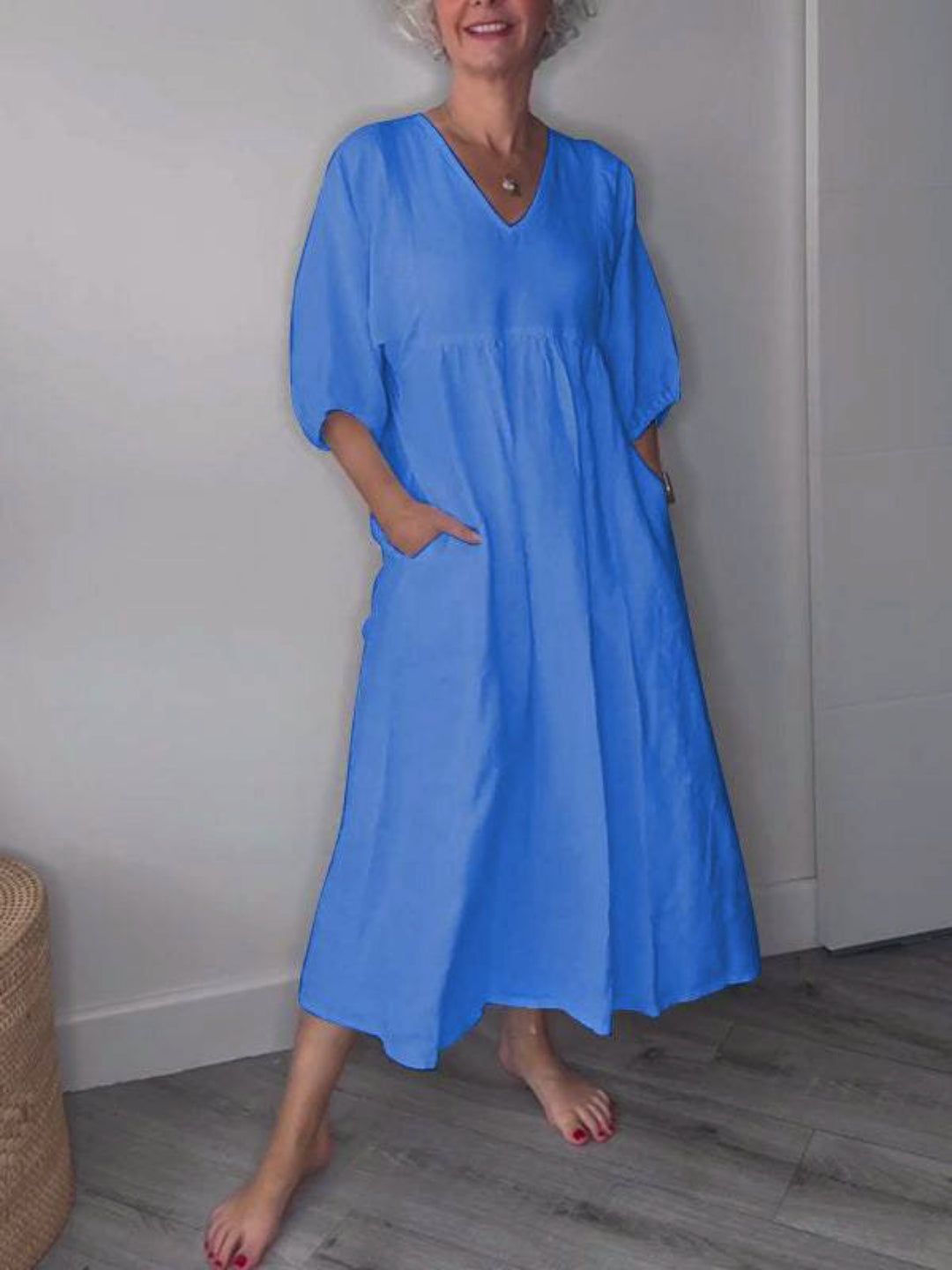 Léonie | Klassieke comfortjurk met V-hals en zijzakken