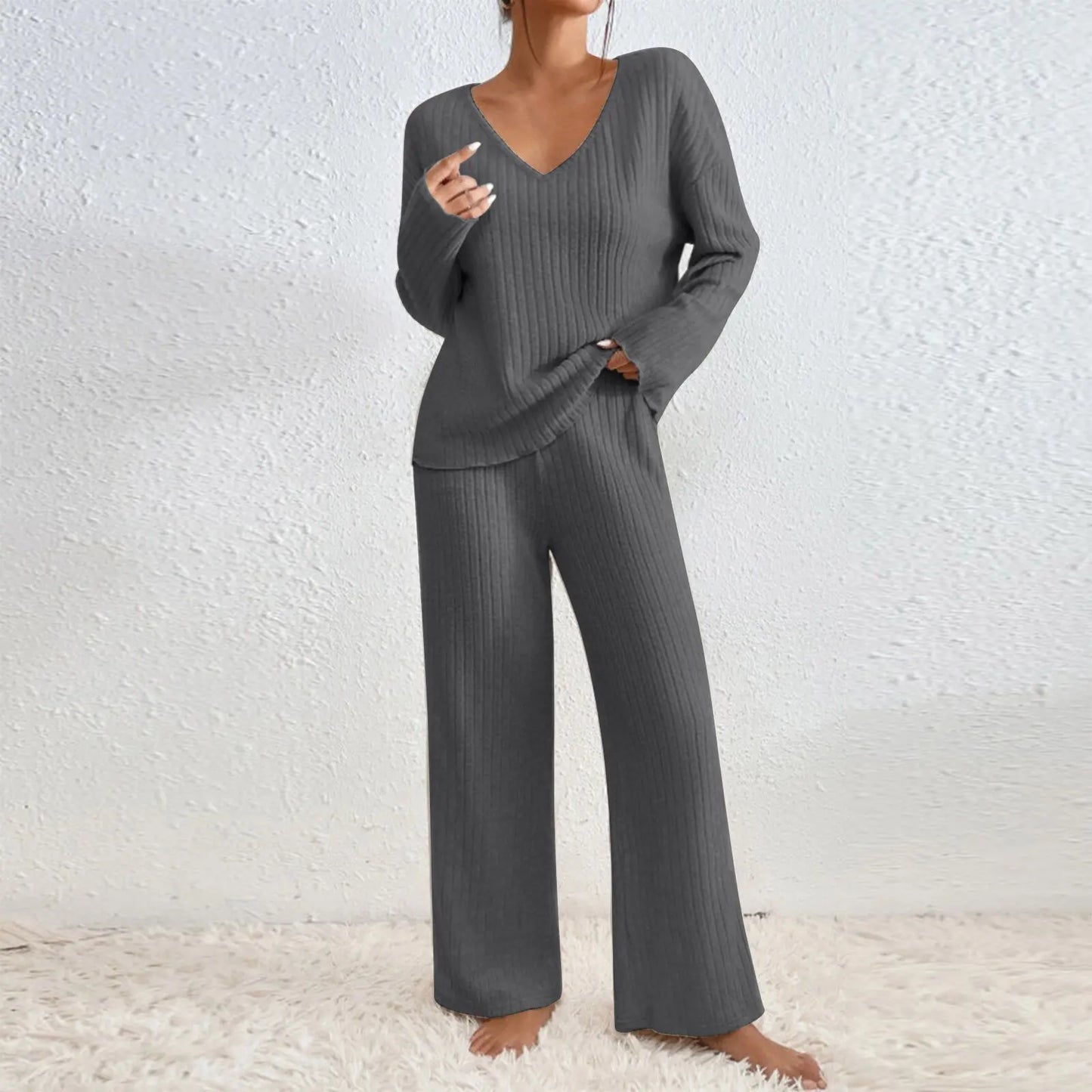 Vivienne | Tweedelige set met rechte broek en V-hals top