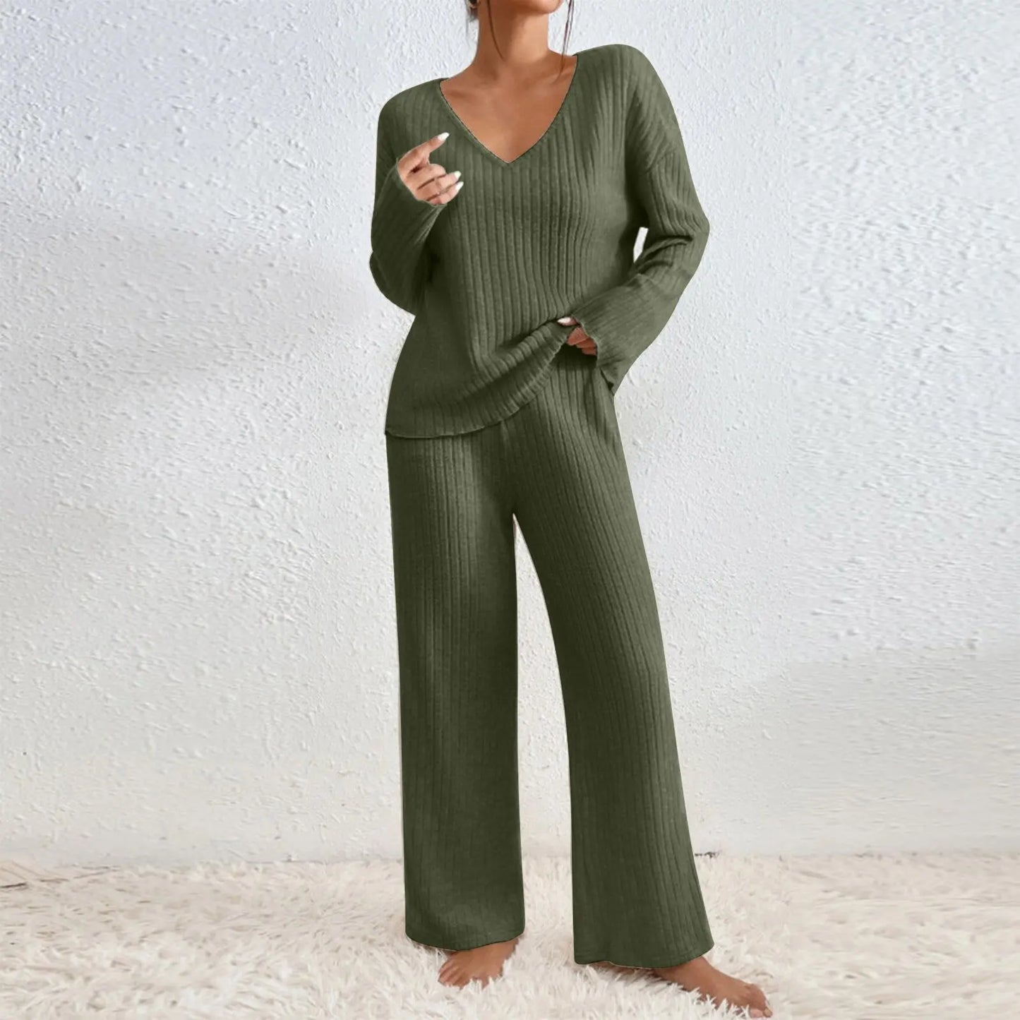 Vivienne | Tweedelige set met rechte broek en V-hals top